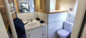 Appartements Studio 24m2 cosy classe, lit Queen Size, Netflix, wifi, 400m centre, parking, boite a cles, Gites La Tarine : photos des chambres