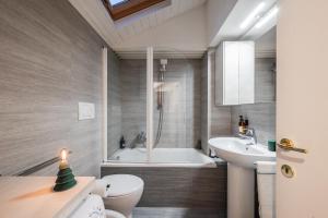 tHE Mirror Attic - Moscova Brera Milano