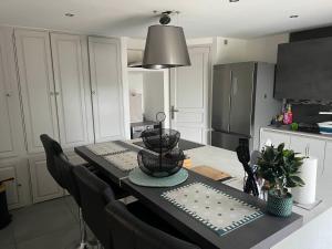 Maisons de vacances F1 Moderne avec Piscine privee et Vue sur le Garlaban : photos des chambres