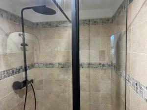 Maisons de vacances F1 Moderne avec Piscine privee et Vue sur le Garlaban : photos des chambres