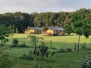 Tentes de luxe SAFARI LODGE MONPAZIER en pleine nature : photos des chambres