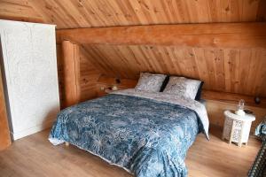 Chalets Wood log chalet : photos des chambres