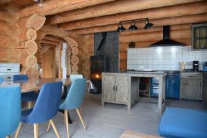 Chalets Wood log chalet : photos des chambres
