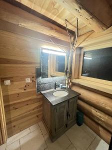 Chalets Wood log chalet : photos des chambres