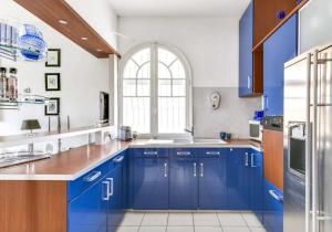 Villa Les Algues, les pieds dans leau sur la plage de Rènecros