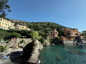 Portofino Deluxe Family Suite - balcony, sea view, private hotel beach img4