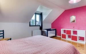 Maisons de vacances 5 Bedroom Gorgeous Home In Ganzeville : photos des chambres