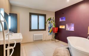 Maisons de vacances 5 Bedroom Gorgeous Home In Ganzeville : photos des chambres