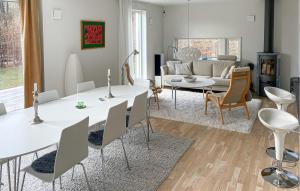 Stunning Home In Båstad With Wifi