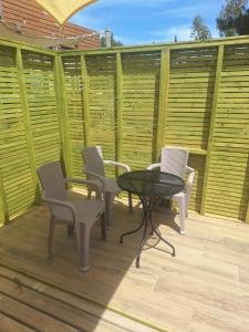 Acuarela minicasas con piscina en Lago Vichuquen