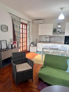 Casa di Zoe apartment - Punto di sosta x bikes auto e moto a 20 minuti dallautostrada - parcheggio privato - giardino con barbecue -