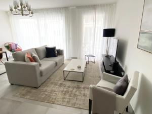 Fabulous Two-Bedroom Apartment with parking