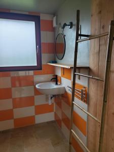 Le Merle Moqueur, maisonnette en bois, Les kabanes en Kreiz Breizh