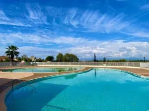 Maison avec piscine dans résidence - Maraussan