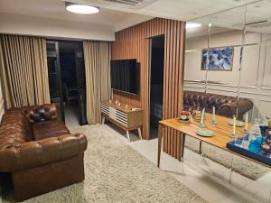 Apt Premium in the Heart of SSA