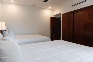 Breakwater Point 402 - Jaco