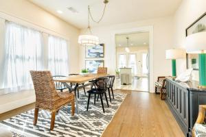 Grand Galvez Getaway - Iconic View, Quick Walk to BEACH!