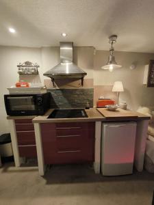 Love-room Discret 40 m2 Bormes les mimosas village avec Terrasse