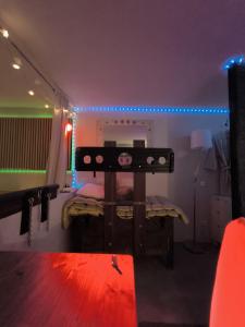 Maisons d'hotes Love-room Discret 40 m2 Bormes les mimosas village avec Terrasse : photos des chambres