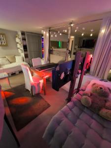 Maisons d'hotes Love-room Discret 40 m2 Bormes les mimosas village avec Terrasse : photos des chambres