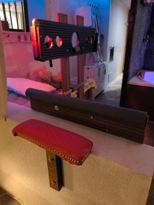 Maisons d'hotes Love-room Discret 40 m2 Bormes les mimosas village avec Terrasse : photos des chambres