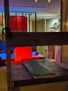 Maisons d'hotes Love-room Discret 40 m2 Bormes les mimosas village avec Terrasse : photos des chambres