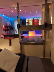 Maisons d'hotes Love-room Discret 40 m2 Bormes les mimosas village avec Terrasse : photos des chambres