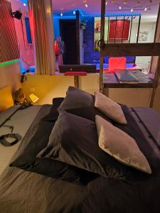 Maisons d'hotes Love-room Discret 40 m2 Bormes les mimosas village avec Terrasse : photos des chambres