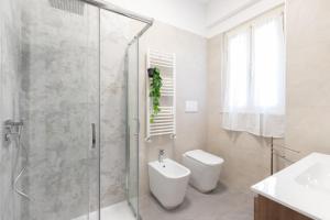 15 minutes from City Center & Metro 2 minutes