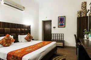 Hotel Golden Palace - Govardhan