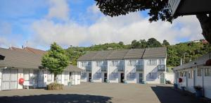 Midway Pacifica Lodge