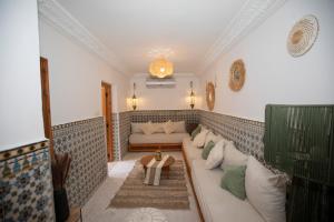 Riad Näjma Medina, privatisation, 8 personnes 2 Bassins