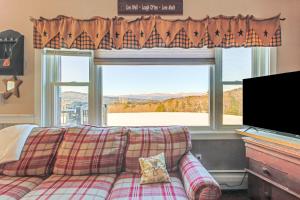 Hot Tub, Fire Pit and Grill Remote Springfield Home