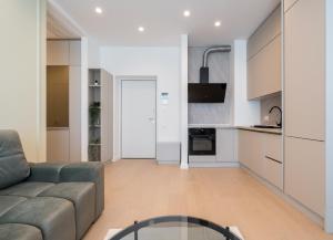 Caffe Luxury king bed Entire Apartment, underground Parking near Promenada Bussiness Center