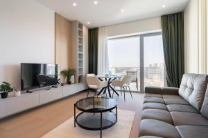 Caffe Luxury king bed Entire Apartment, underground Parking near Promenada Bussiness Center