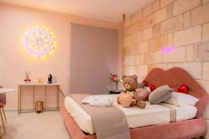 Roses Suite & Apartments
