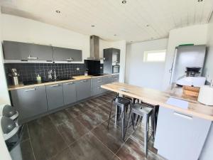 Villas Beautiful renovated farmhouse of 250m with 3400m of garden : photos des chambres