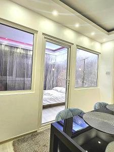 Luxury Paul apartment green, private & accessible