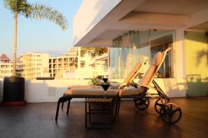 Modern Beachfront - Casa Caballito del Mar