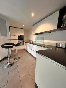 Proche bord de mer, au calme, nature avec piscine