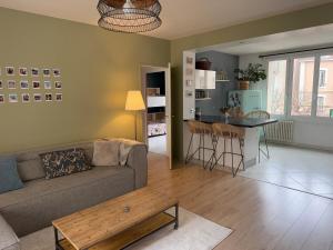 Beautiful and spacious T4 with garage, great location