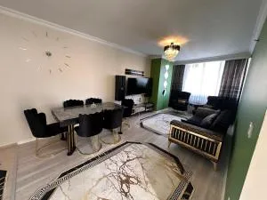 luxuri 2 bedroom near metro avm - 吉拉克