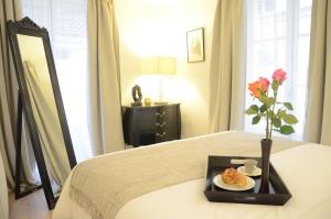 Luxury Apartment in the Golden Triangle - Paris