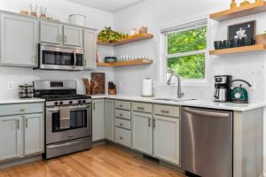 Bohemian Retreat 4BR Home Downtown Beach Wineries