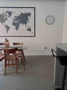 Modern Loft-Rooftop Pool, Spa, Gym & Free parking