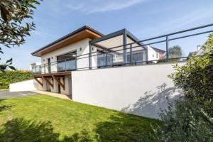 Beautiful new ocean facing villa