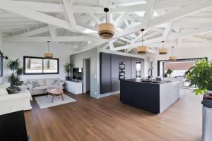 Beautiful new ocean facing villa