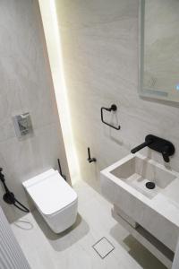 Halimah 3BR Luxury Apt-Der Ghbar