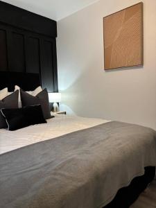 1 Bed Flat - Sleeps 2 - Parking - Wifi