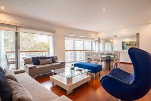 Modern Apt of 4 rooms with WiFi 100Mbps Parking Balcony